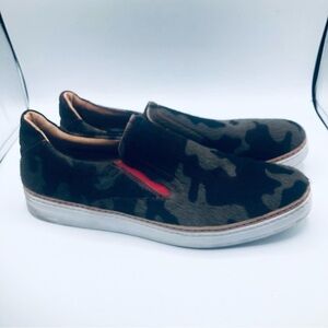 Robert Graham men’s calf‎ hair slip on sneakers, army fatigue, pattern, size 13D